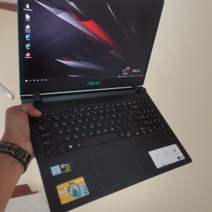 Asus Gaming Rog F560UD i5 8250U/8GB/SSD 120/ GTX1050