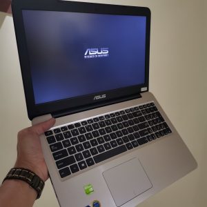 Asus A556UR-DM083D i5 6200U/4G/SSD 128G/VGA 2Gb