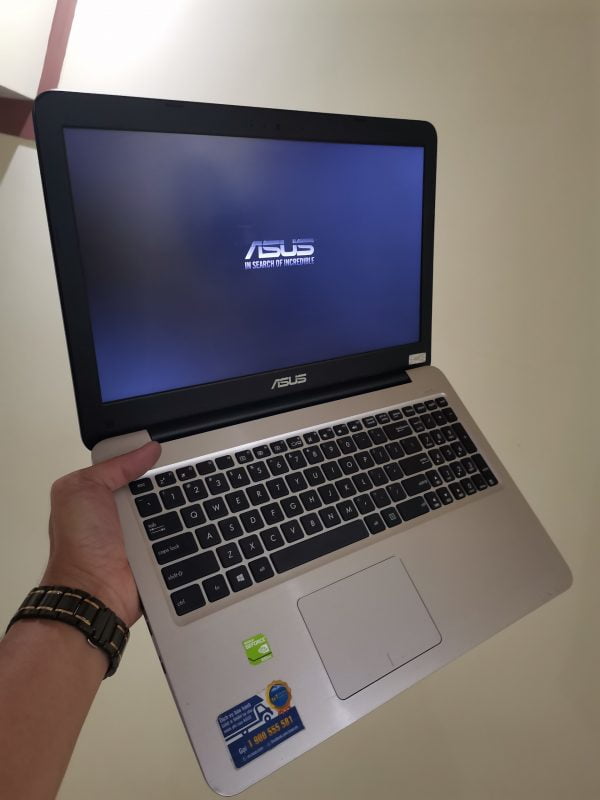 Asus A556UR-DM083D i5 6200U/4G/SSD 128G/VGA 2Gb